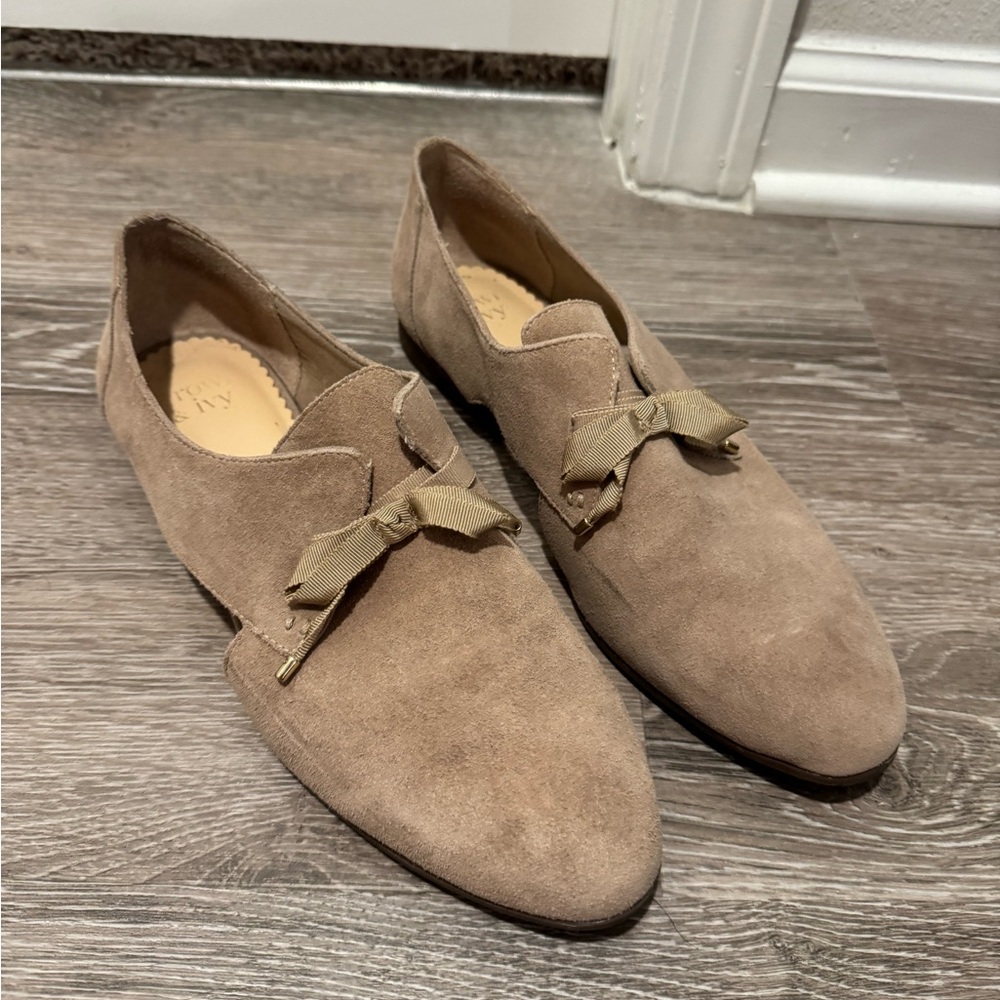 Crown and Ivy “Jasnina” Cut Out Flats